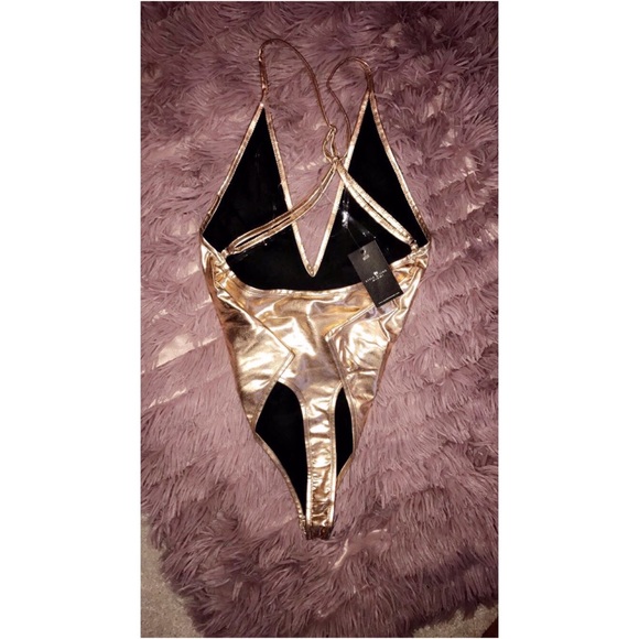 LAST SMALL❗️❗️Deep V Rose gold metallic bodysuit - Picture 5 of 6